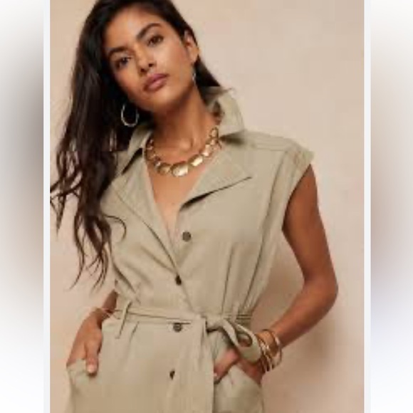 Banana Republic Jackets & Blazers - Banana Republic Sleeveless Belted Blazer Jacket in Light Beige
